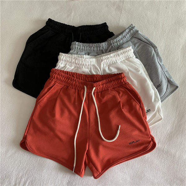 Κοντά καθημερινά σορτς με επιγραφή 