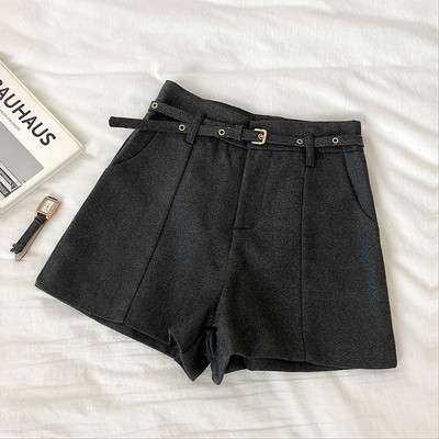 Šorti ar augstu vidukli un kabatas