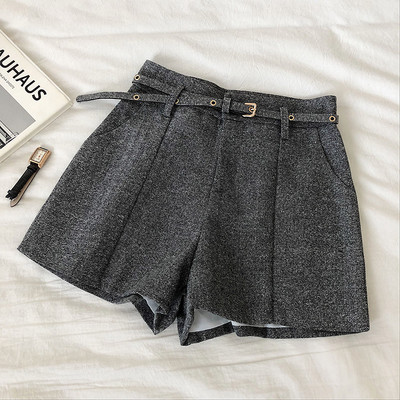 Šorti ar augstu vidukli un kabatas