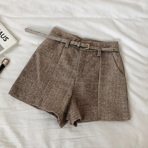 Šorti ar augstu vidukli un kabatas