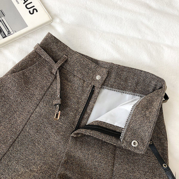 Šorti ar augstu vidukli un kabatas