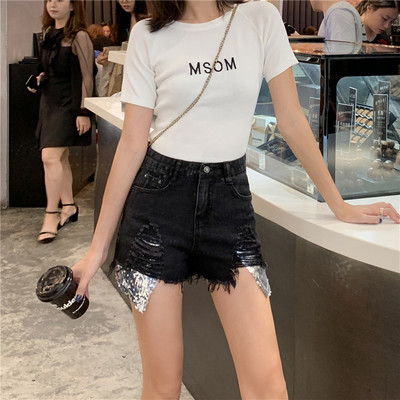 Novi model kratkih ženskih traperica sa sjajnim efektom i visokim strukom