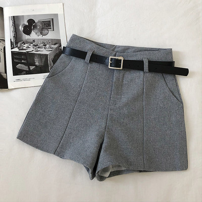 Μοντέρνα σορτς με ζώνη και ψηλή μέση