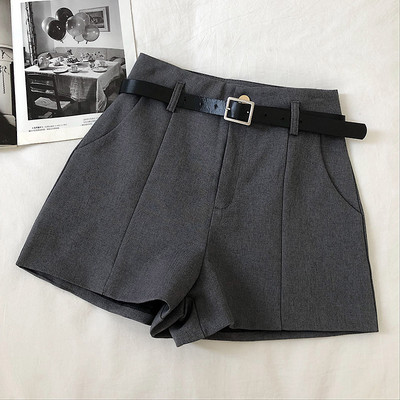 Μοντέρνα σορτς με ζώνη και ψηλή μέση