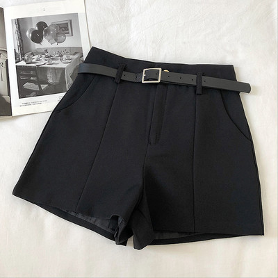 Μοντέρνα σορτς με ζώνη και ψηλή μέση