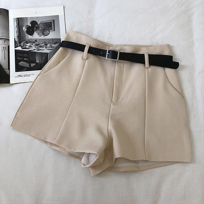 Μοντέρνα σορτς με ζώνη και ψηλή μέση