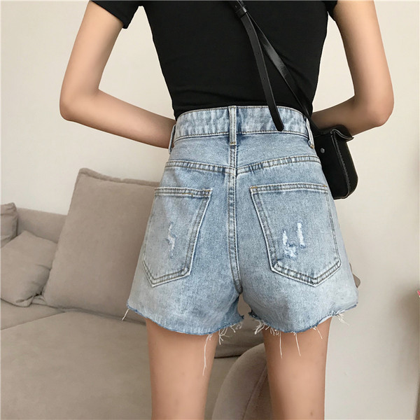 Casual τζιν σορτς με σκισμένα στοιχεία - μπλε χρώμα