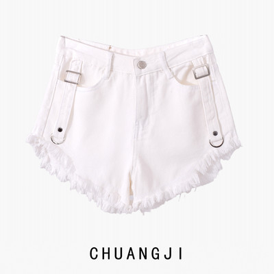 Σορτς τζιν μελουράκια και μεταλλικές διακοσμήσεις