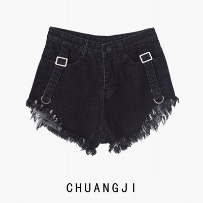 Σορτς τζιν μελουράκια και μεταλλικές διακοσμήσεις