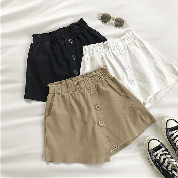Pantaloni scurți cu nasturi și talie elastică