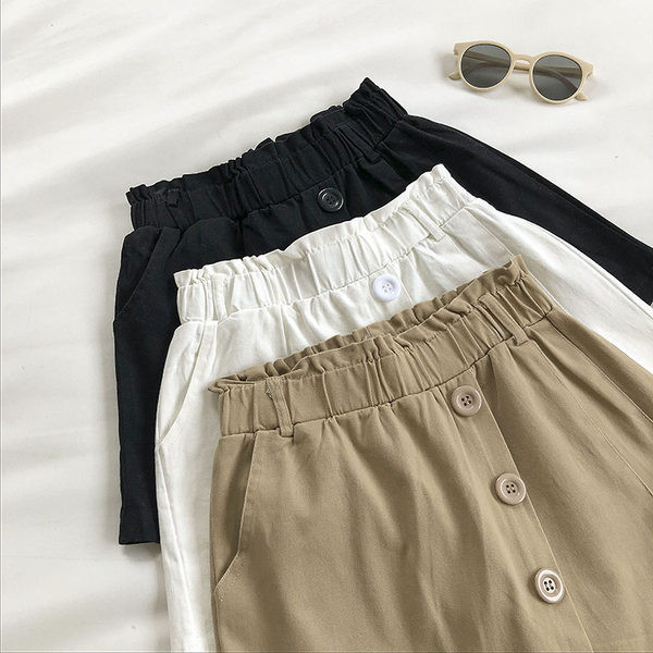 Pantaloni scurți cu nasturi și talie elastică