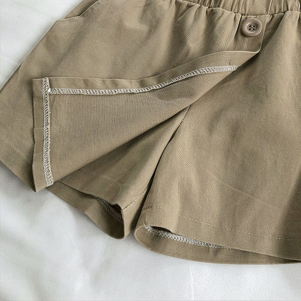 Pantaloni scurți cu nasturi și talie elastică