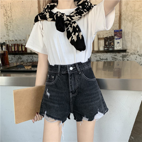 Novi model traperica sa poderanim motivima u plavoj i crnoj boji