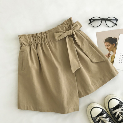 Ženske kratke hlače s trakom i elastičnim strukom