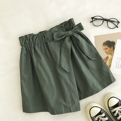 Ženske kratke hlače s trakom i elastičnim strukom