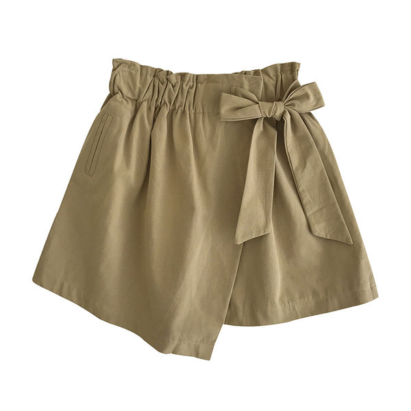 Ženske kratke hlače s trakom i elastičnim strukom