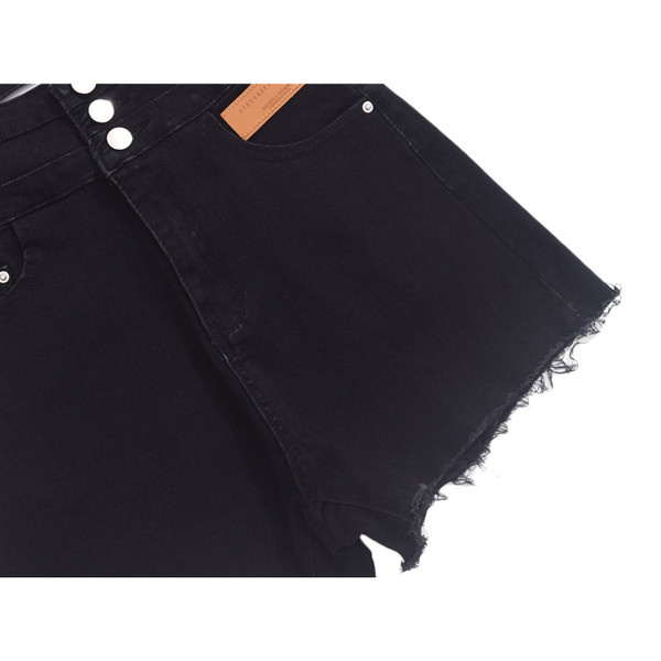 Κοντά τζιν με κουμπιά και κοψίματα