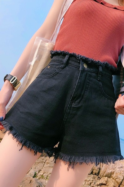 Model nou de pantaloni scurti de dama cu talie inalta si buzunare