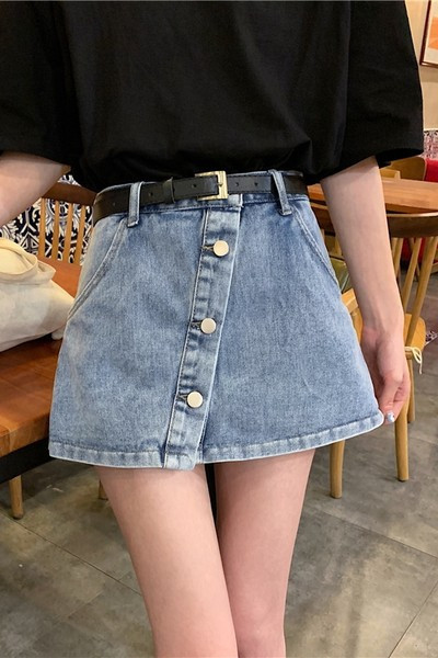 Ženska kratka suknja - hlače na gumbe