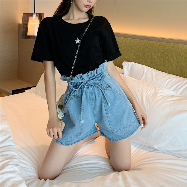 Novi model kratkih ženskih traperica s elastičnim strukom i vezicama