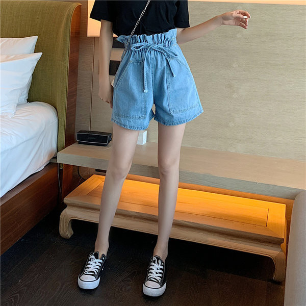 Novi model kratkih ženskih traperica s elastičnim strukom i vezicama