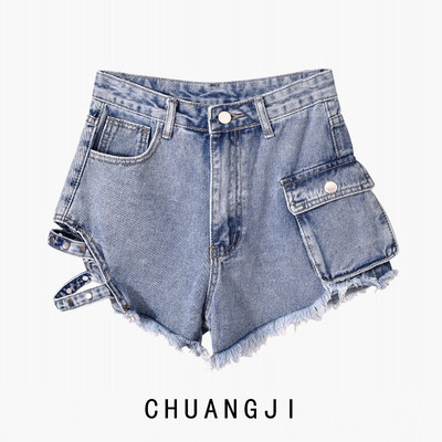 Κοντά τζιν με τσέπη και λουράκια με πούλια