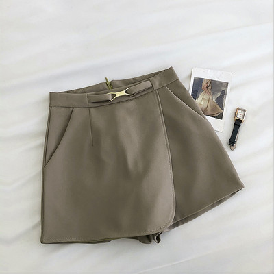 Ženske kratke hlače s metalnim ukrasom