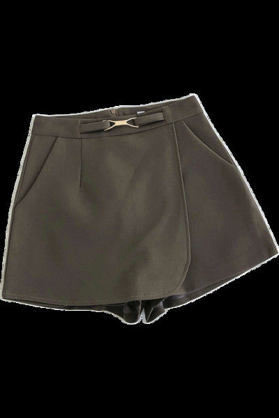 Ženske kratke hlače s metalnim ukrasom