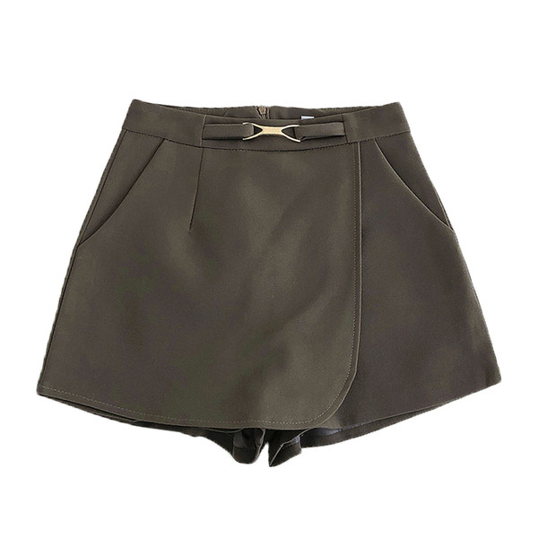 Ženske kratke hlače s metalnim ukrasom