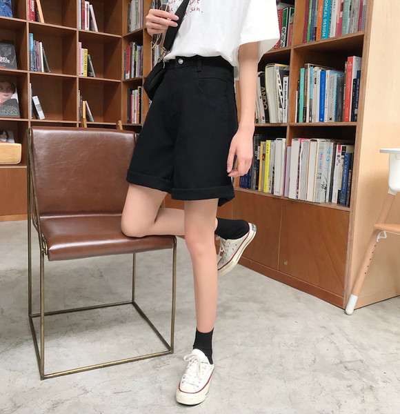 Νέο μοντέλο γυναικεία τζιν με μήκος πάνω από το γόνατο