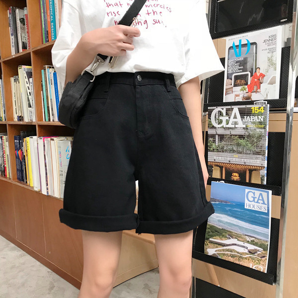 Νέο μοντέλο γυναικεία τζιν με μήκος πάνω από το γόνατο