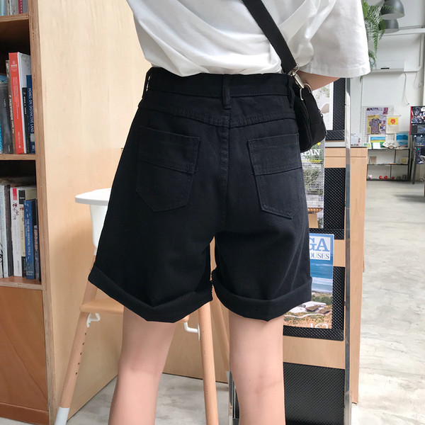 Νέο μοντέλο γυναικεία τζιν με μήκος πάνω από το γόνατο