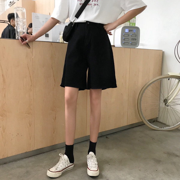 Νέο μοντέλο γυναικεία τζιν με μήκος πάνω από το γόνατο