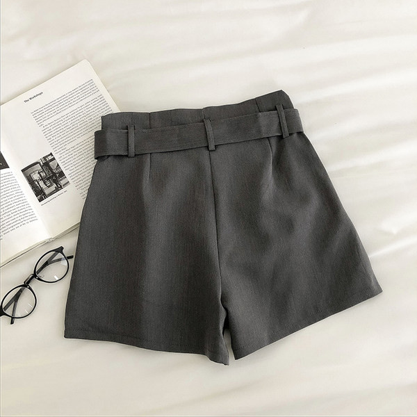 Ležerne kratke hlače s remenom i A krojem