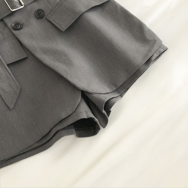 Ležerne kratke hlače s remenom i A krojem