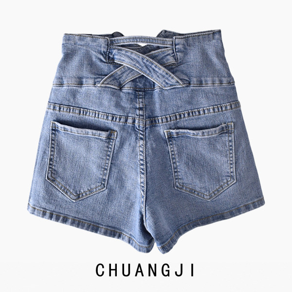 Blugi scurti de dama cu talie inalta si nasturi