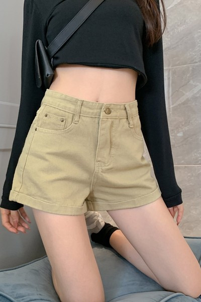 Model nou de pantaloni scurti de dama cu buzunare si talie inalta