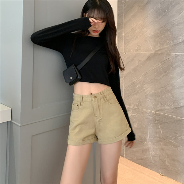 Model nou de pantaloni scurti de dama cu buzunare si talie inalta