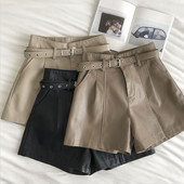 Nahast lühikesed püksid vöö ja lukuga