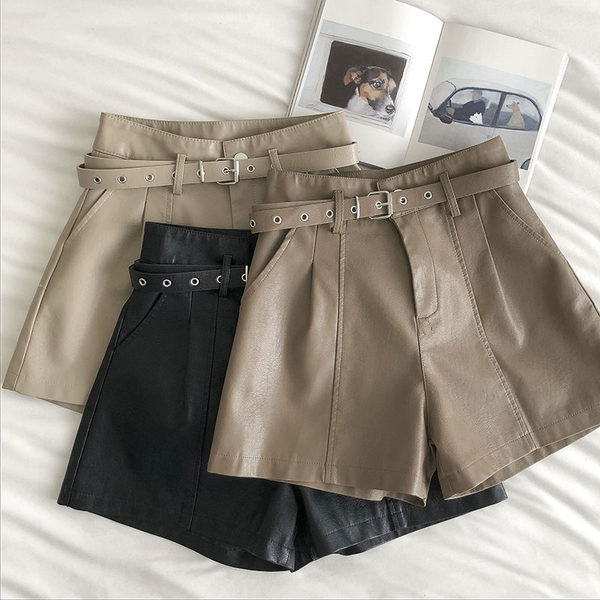 Nahast lühikesed püksid vöö ja lukuga