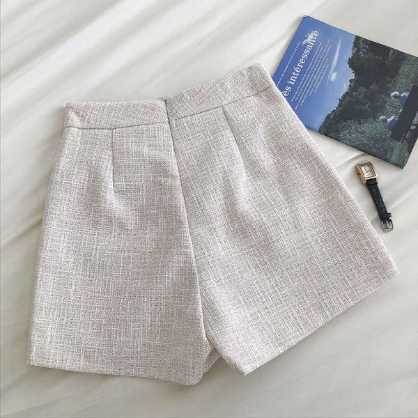 Ženske kratke hlače s džepovima i A kroja