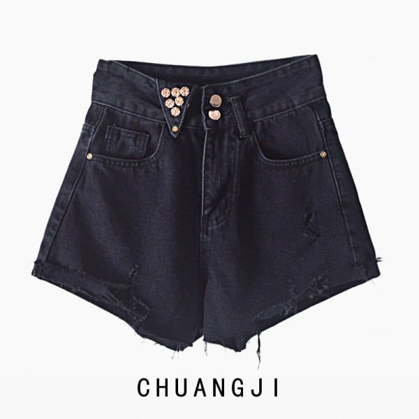 Pantaloni scurți de damă din denim cu decor metalic