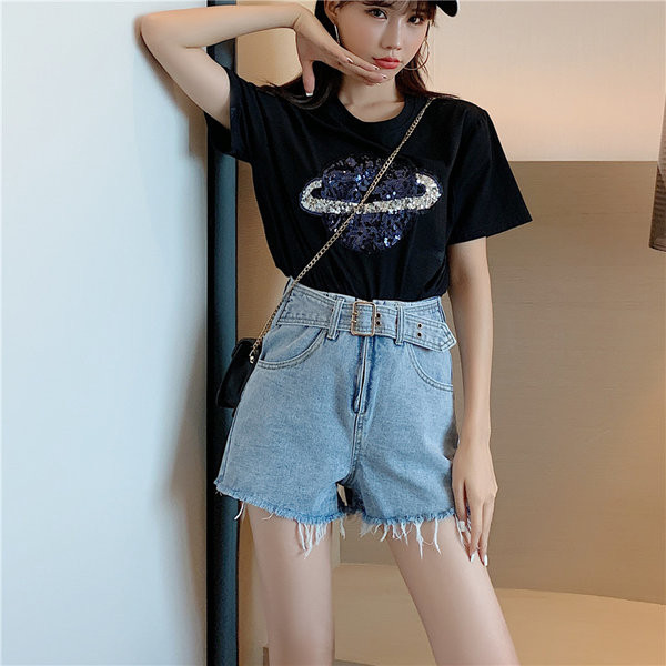 Ženske kratke traperice s remenom i visokim strukom u plavoj boji