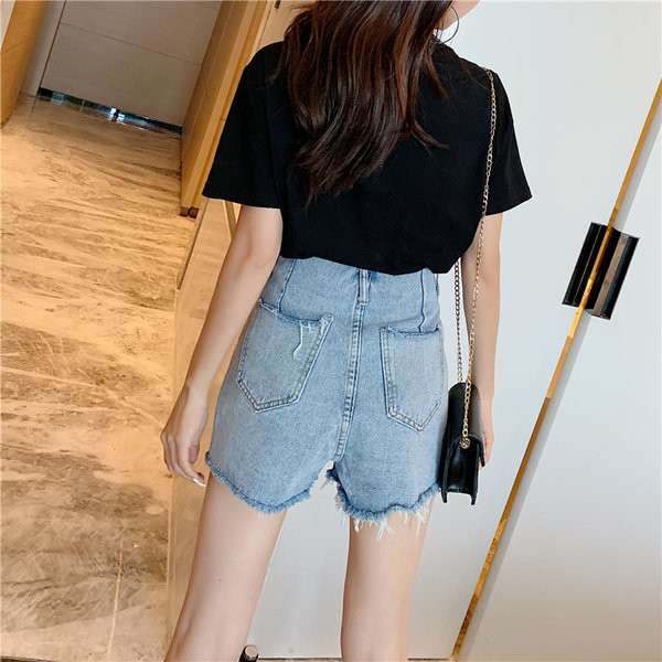 Ženske kratke traperice s remenom i visokim strukom u plavoj boji