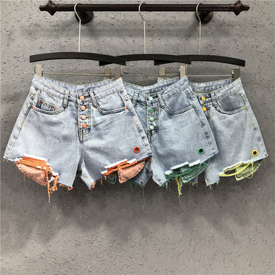 Ежедневни къси дънкови панталони със скъсани мотиви и цветни копчета