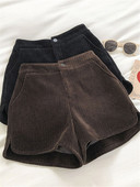Ženske kratke hlače od samta s gumbom