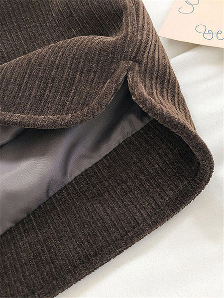 Ženske kratke hlače od samta s gumbom