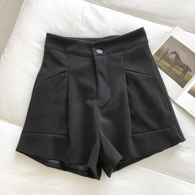 Ženske kratke hlače s džepovima i gumbima