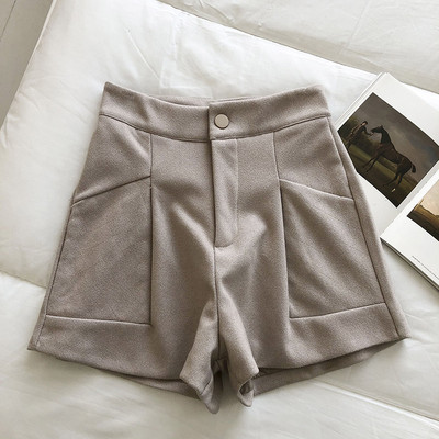 Ženske kratke hlače s džepovima i gumbima