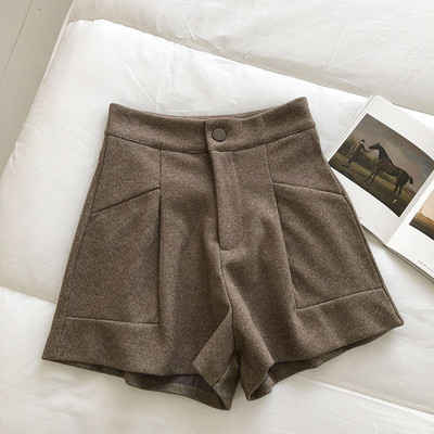 Ženske kratke hlače s džepovima i gumbima